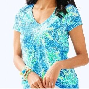 Lilly Pulitzer Etta Bennet Blue Tropic Like it’s Hot print tee.